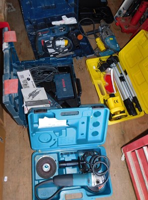 Lot 1093 - A laser sight level, model No. 2400, etc. (a...