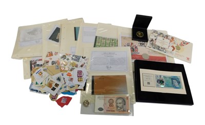 Lot 261 - A group of commemorative coins and...