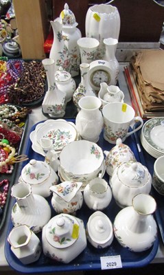 Lot 2029 - A group of Aynsley ceramic items, items...