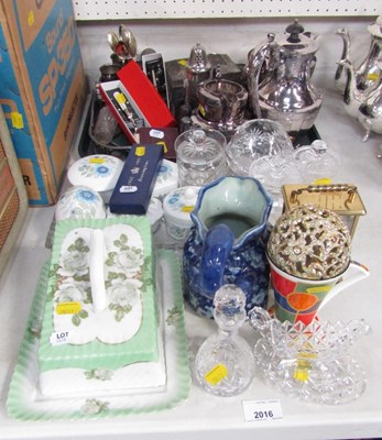 Lot 2016 - A group of ceramics and metalware, including...
