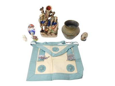 Lot 347 - A group of collectables, to include a...