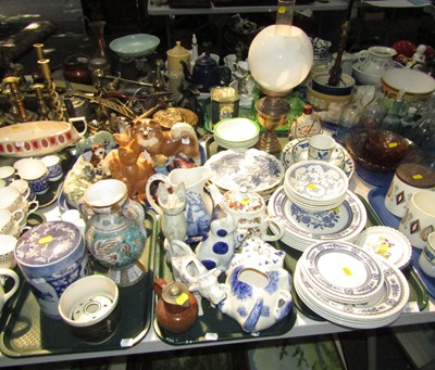 Lot 2151 - Ceramics, including a part dinner service in...