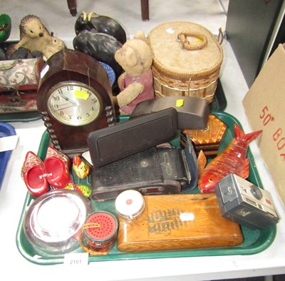 Lot 2161 - A group of items, including a small oak cased...