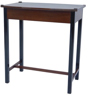 Lot 575 - A 20thC mahogany occasional table, the front...