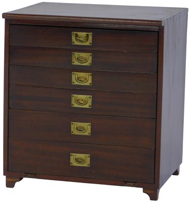 Lot 578 - An early 20thC mahogany small chest, with six...