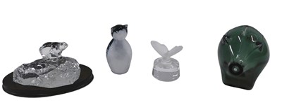 Lot 248 - A collection of glass animals, to include a...
