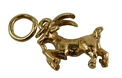 Lot 358 - An antelope pendant, yellow metal, unmarked, 1....