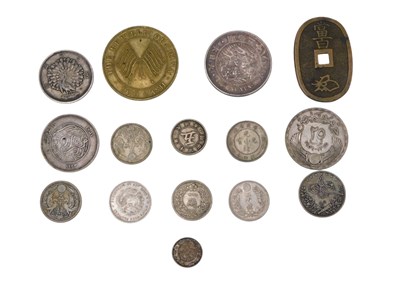 Lot 91 - A small collection of Chinese coinage,...