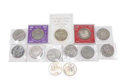 Lot 23 - Thirteen Elizabeth II five pound coins.