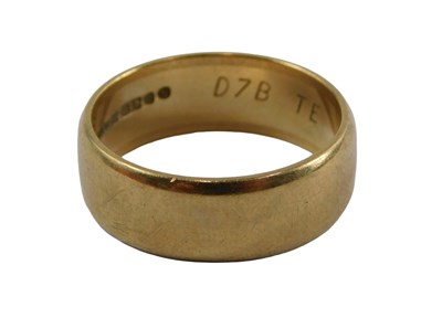 Lot 412 - A 9ct gold wedding band, of plain design, 7mm...