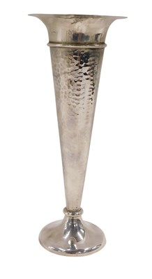Lot 446 - An Edwardian silver trumpet shaped flower vase,...
