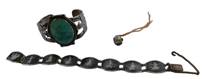 Lot 340 - Three items of jewellery, comprising an...