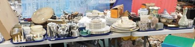 Lot 2084 - Housewares and collectables, including...