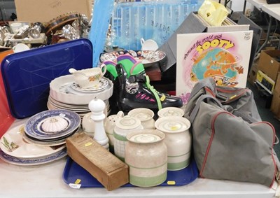 Lot 2085 - A quantity of Kleen kitchenware, to include...