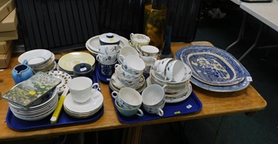 Lot 2099 - Ceramics, to include large blue and white meat...