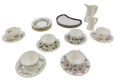 Lot 524 - A group of Royal Worcester porcelain, to...