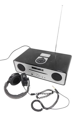 Lot 580 - A Vita audio R4 integrated music system, with...
