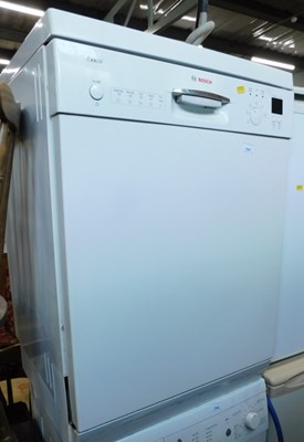 Lot 1541 - A Bosch Exxcel dishwasher.