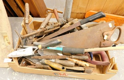 Lot 1563 - A quantity of hand tools, to include hedge...