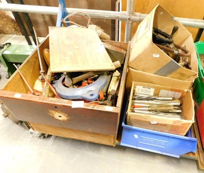 Lot 1573 - Hand tools and machine tools, to include oil...