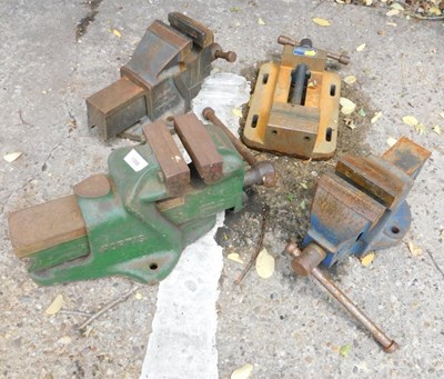 Lot 1598 - A collection of bench and machine vices, to...