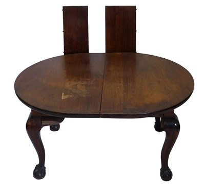 Lot 862 - A mahogany oval extending dining table, with...