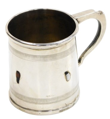 Lot 182 - A George V silver mug or tankard, with...