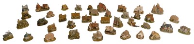 Lot 701 - A collection of Lilliput Lane and David Winter...