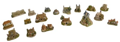 Lot 704 - A group of Lilliput Lane and David Winter...