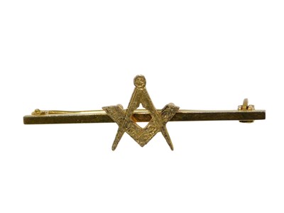 Lot 598 - A 9ct gold Masonic bar brooch, 5cm wide, 2.8g.