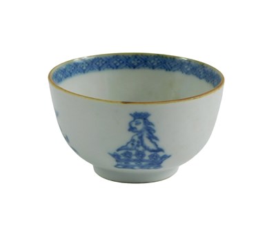 Lot 590 - A 19thC Chinese Export blue and white tea bowl,...