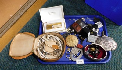 Lot 2187 - Assorted costume jewellery, paste stone set...