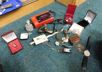Lot 2188 - Assorted costume jewellery, empty jewellery...