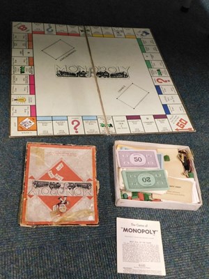 Lot 2048a - A vintage Monopoly game and board.