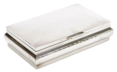 Lot 109 - A 20thC German cigarette box, of bombe form,...
