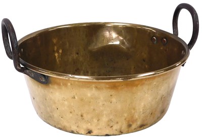 Lot 65 - An early 20thC brass jam pan, with cast iron...