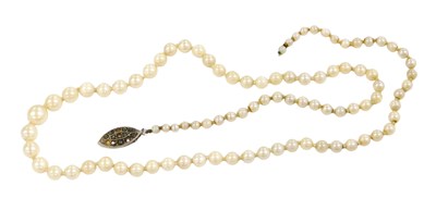 Lot 216 - A string of graduated cultured pearls, on a...