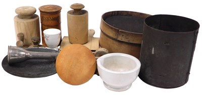 Lot 66 - A group of Victorian and later kitchenalia,...