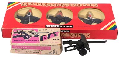 Lot 391 - A Britains Regiment model set, comprising Her...