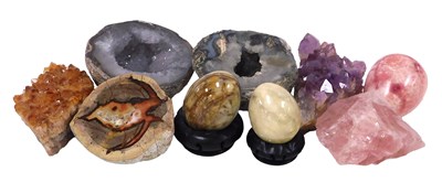 Lot 440 - A group of quartz rocks, geodes, and polished...