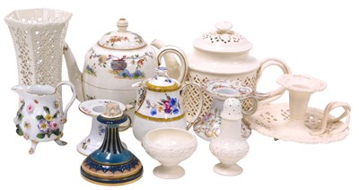 Lot 442 - A group of 20thC pottery and porcelain,...