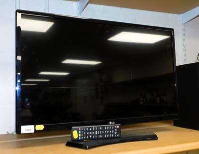Lot 2061 - An LG 28" television, model number 28MT48S,...