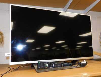 Lot 2068 - A Sony 32" Smart TV, model number KDL-32WD52,...
