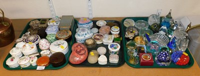 Lot 2104 - A group of paperweights, to include Liskeard,...