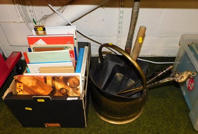 Lot 2121 - A brass coal bucket, together with fireside...