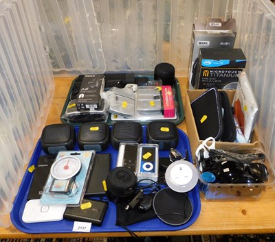 Lot 2137 - Small electrical items, to include a Wahl...