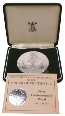 Lot 521 - A Royal Mint silver commemorative medal, for...