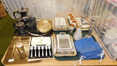 Lot 2162 - General household effects, to include a set of...