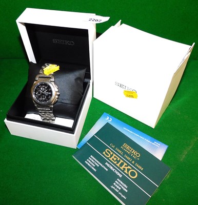 Lot 2202 - A Seiko chronograph 100m gentleman's...