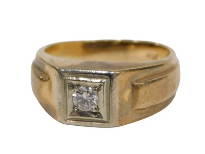 Lot 152 - A diamond set gentlemens signet ring, the...